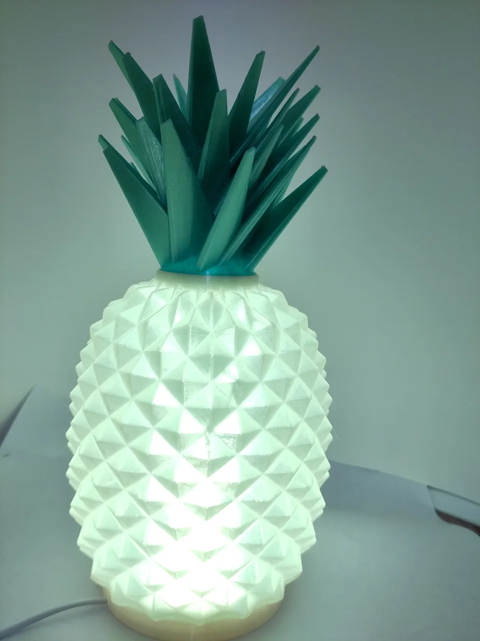 Ananas-Lampe Beleuchtet